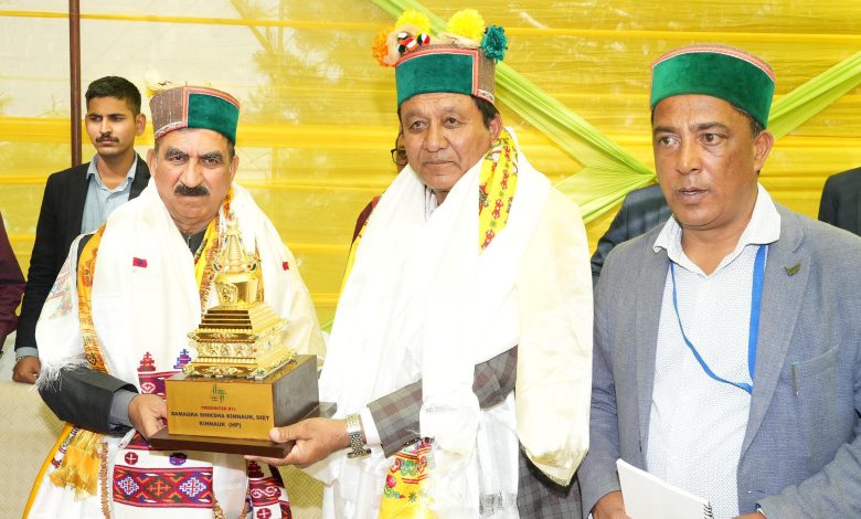 मुख्यमंत्री ने कल्पा ब्लॉक के 25 लाभार्थियों को भूमि पट्टे के मालिकाना हक प्रमाण-पत्र वितरित मुख्यमंत्री ने कल्पा ब्लॉक के 25 लाभार्थियों को भूमि पट्टे के मालिकाना हक प्रमाण-पत्र वितरित