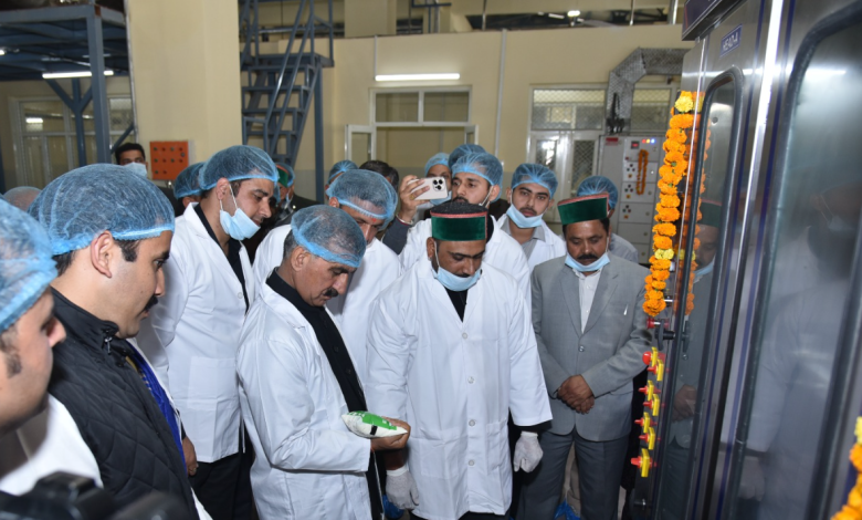 सरकार ने देश में पहली बार दूध पर न्यूनतम समर्थन मूल्य (एमएसपी) लागू कर ग्रामीण अर्थव्यवस्था को नई ऊंचाइयों तक पहुंचाया सरकार ने देश में पहली बार दूध पर न्यूनतम समर्थन मूल्य (एमएसपी) लागू कर ग्रामीण अर्थव्यवस्था को नई ऊंचाइयों तक पहुंचाया