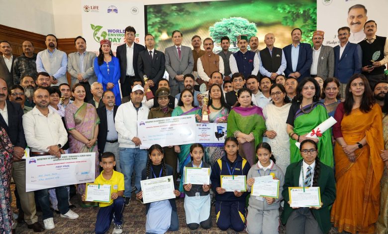 मुख्यमंत्री सुक्खू ने पर्यावरण दिवस पर उत्कृष्ट योगदानकर्ताओं को किया सम्मानित मुख्यमंत्री सुक्खू ने पर्यावरण दिवस पर उत्कृष्ट योगदानकर्ताओं को किया सम्मानित