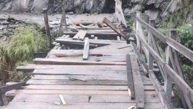 भरमौर क्षेत्र के सिंयूर पुल पर पत्थर गिरने से पुल क्षतिग्रस्त