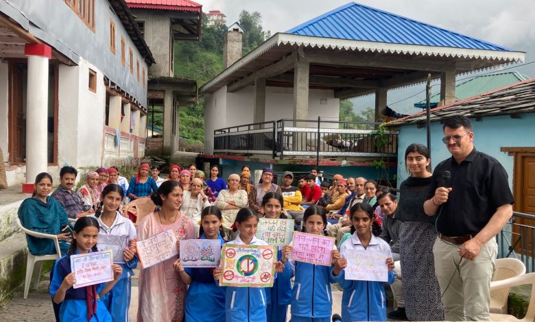 गांव गांव जा कर जगाई नशा मुक्ति की अलख गांव गांव जा कर जगाई नशा मुक्ति की अलख