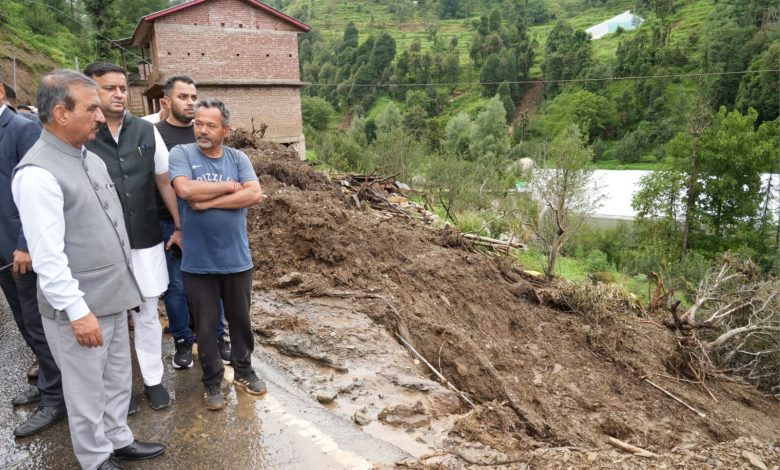 मुख्यमंत्री ने वन भूमि पर आपदा पीड़ितों के पुनर्वास के लिए भाजपा सांसदों से सहयोग का आह्वान किया मुख्यमंत्री ने वन भूमि पर आपदा पीड़ितों के पुनर्वास के लिए भाजपा सांसदों से सहयोग का आह्वान किया