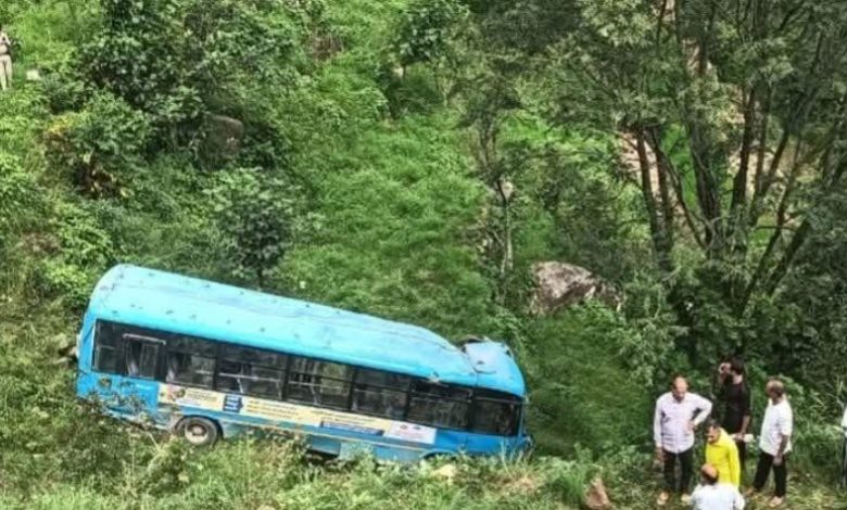 सरकाघाट बस दुर्घटना में सात लोगों की मृत्यु सरकाघाट बस दुर्घटना में सात लोगों की मृत्यु