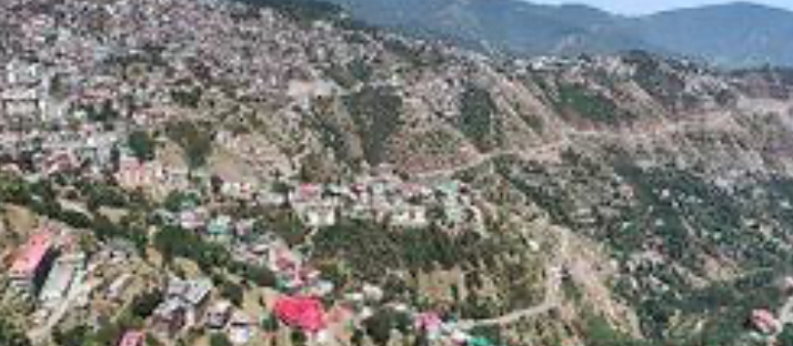 भट्टाकुफर में फोरलेन निर्माण कार्य से गिरा था घर, जांच समिति ने उपायुक्त को सौंपी रिपोर्ट