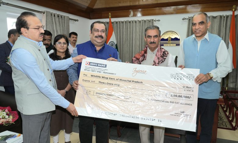 मुख्यमंत्री सुक्खू को आईबीसीए ने सौंपा 3 करोड़ का चेक, संरक्षण गतिविधियों को मिलेगी गति