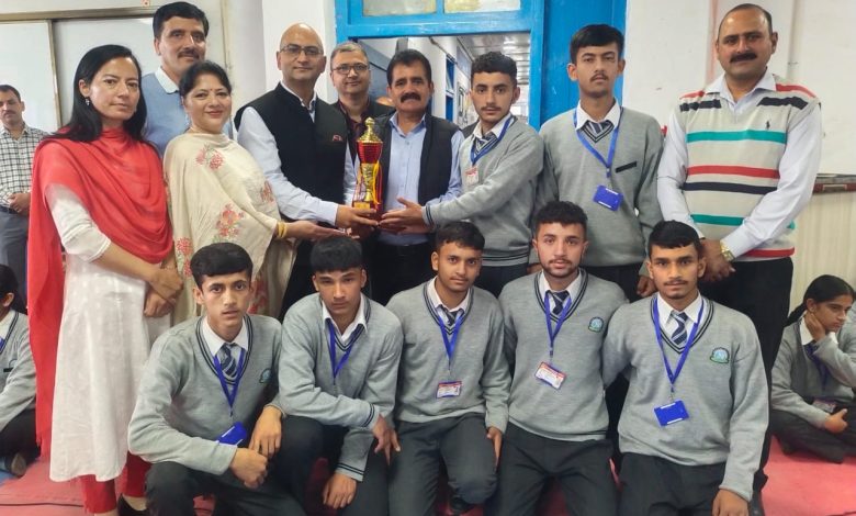 कबड्डी प्रतियोगिता में राजकीय आदर्श वरिष्ठ माध्यमिक विद्यालय मशोबरा ने किया प्रथम स्थान झटका कबड्डी प्रतियोगिता में राजकीय आदर्श वरिष्ठ माध्यमिक विद्यालय मशोबरा ने किया प्रथम स्थान झटका