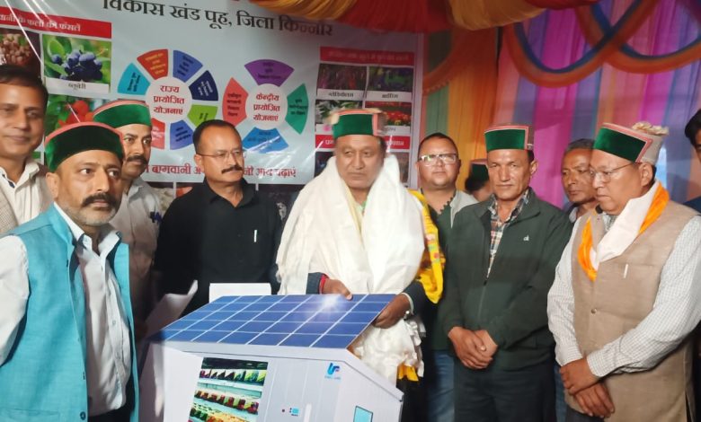 बागवानों की मेहनत को मिलेगी सुरक्षा, पूह में सौर ऊर्जा कोल्ड स्टोर की शुरुआत बागवानों की मेहनत को मिलेगी सुरक्षा, पूह में सौर ऊर्जा कोल्ड स्टोर की शुरुआत