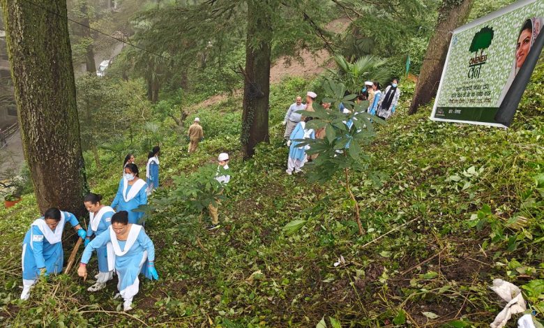 कमला नेहरू अस्पताल में संत निरंकारी चैरिटेबल फाउंडेशन ने चलाया स्वच्छता अभियान कमला नेहरू अस्पताल में संत निरंकारी चैरिटेबल फाउंडेशन ने चलाया स्वच्छता अभियान