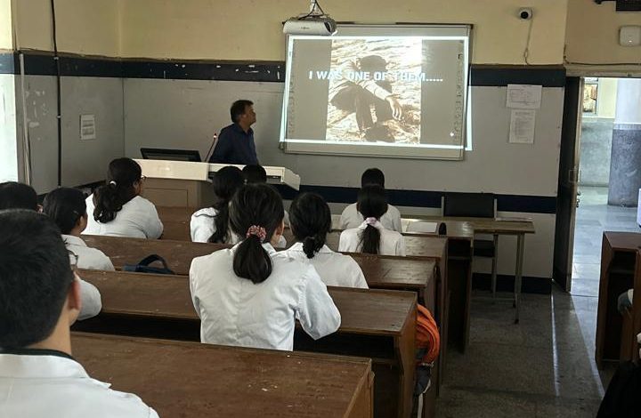 रैगिंग के खिलाफ जागरूक हुए विद्यार्थी, लिया रैगिंग-मुक्त परिसर का संकल्प रैगिंग के खिलाफ जागरूक हुए विद्यार्थी, लिया रैगिंग-मुक्त परिसर का संकल्प