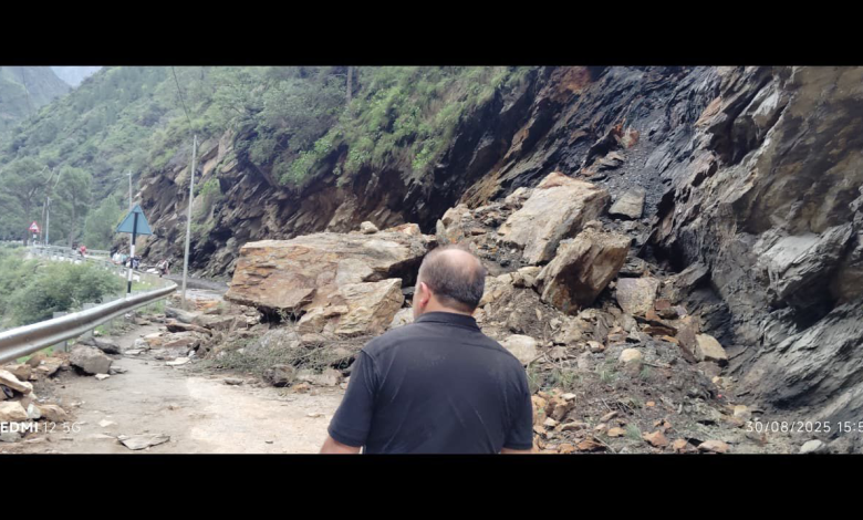 6000 मणिमहेश यात्रियों को बसों व टैक्सियों के माध्यम से सुरक्षित निकाला गया 6000 मणिमहेश यात्रियों को बसों व टैक्सियों के माध्यम से सुरक्षित निकाला गया