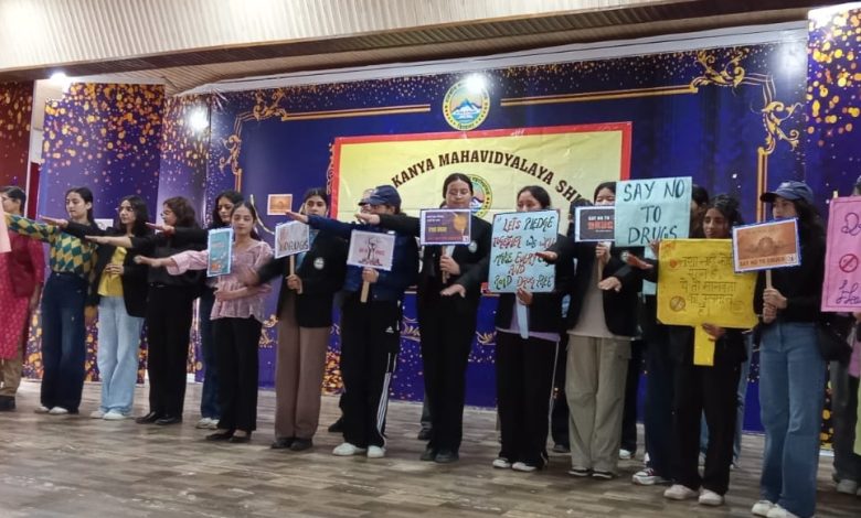 राजकीय कन्या महाविद्यालय में नशा विरोधी अभियान –’Say No To Drugs’ – रक्षाबंधन पर भाई-बहन का नया वचन राजकीय कन्या महाविद्यालय में नशा विरोधी अभियान –’Say No To Drugs’ – रक्षाबंधन पर भाई-बहन का नया वचन