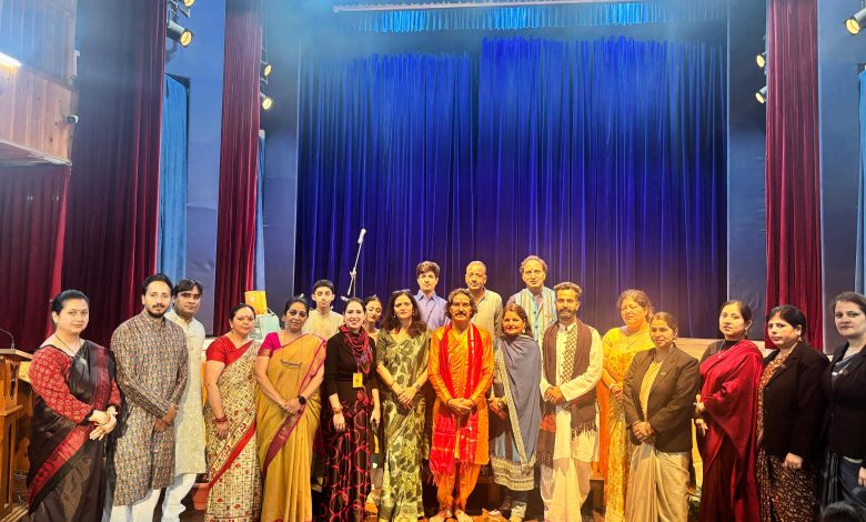 कथक कलाकार पंडित राजेन्द्र गंगाणी ने ऑकलैंड हाउस गर्ल्स स्कूल में बिखेरा कला का जादू कथक कलाकार पंडित राजेन्द्र गंगाणी ने ऑकलैंड हाउस गर्ल्स स्कूल में बिखेरा कला का जादू