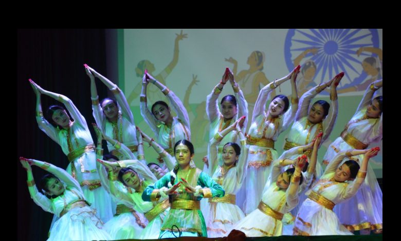 संघर्ष से शक्ति तक – ताराहल स्कूल में गूंजा स्वतंत्रता का जश्न”