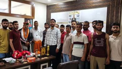 “B&B युवक मंडल ने कर्नल (डॉ.) संजय शांडिल का किया सम्मान, खेल मैदान निर्माण हेतु 15 लाख स्वीकृत।