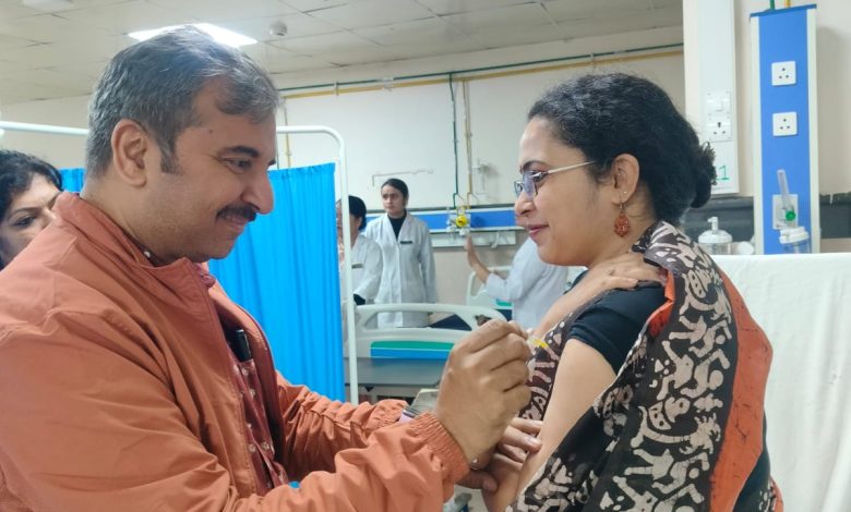 ऑकलैंड हाउस स्कूल फॉर गर्ल्स में सर्वाइकल कैंसर टीकाकरण शिविर का आयोजन ऑकलैंड हाउस स्कूल फॉर गर्ल्स में सर्वाइकल कैंसर टीकाकरण शिविर का आयोजन