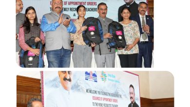 शैक्षणिक सत्र के मध्य शिक्षकों को सेवानिवृत्त न करने पर किया जा रहा विचार