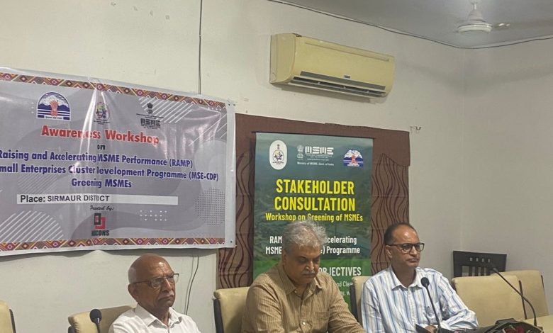 सूक्ष्म, लघु और मध्यम उद्यमों (एमएसएमई) को मजबूत करना जरूरी सूक्ष्म, लघु और मध्यम उद्यमों (एमएसएमई) को मजबूत करना जरूरी