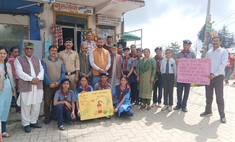 नौहराधार के विद्यार्थियों ने दिया नशा निवारण का संदेश नौहराधार के विद्यार्थियों ने दिया नशा निवारण का संदेश