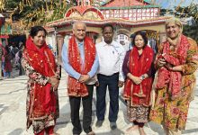 शिमला में शारदीय नवरात्रों के तीसरेदिन मंदिरों में माँ चंद्रघंटा का आशीर्वाद लेने के लिए श्रद्धालुओं ने शीश नवाया शिमला में शारदीय नवरात्रों के तीसरेदिन मंदिरों में माँ चंद्रघंटा का आशीर्वाद लेने के लिए श्रद्धालुओं ने शीश नवाया