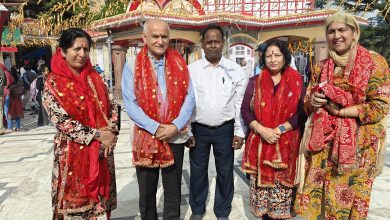 शिमला में शारदीय नवरात्रों के तीसरेदिन मंदिरों में माँ चंद्रघंटा का आशीर्वाद लेने के लिए श्रद्धालुओं ने शीश नवाया शिमला में शारदीय नवरात्रों के तीसरेदिन मंदिरों में माँ चंद्रघंटा का आशीर्वाद लेने के लिए श्रद्धालुओं ने शीश नवाया