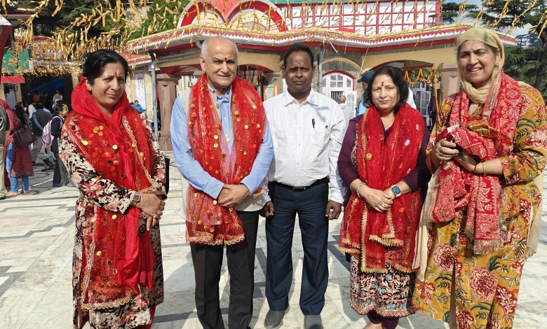 शिमला में शारदीय नवरात्रों के तीसरेदिन मंदिरों में माँ चंद्रघंटा का आशीर्वाद लेने के लिए श्रद्धालुओं ने शीश नवाया शिमला में शारदीय नवरात्रों के तीसरेदिन मंदिरों में माँ चंद्रघंटा का आशीर्वाद लेने के लिए श्रद्धालुओं ने शीश नवाया