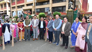 स्वच्छता ही सेवा: एचपीयू में कुलपति सहित पूरा विश्वविद्यालय परिवार हुआ शामिल स्वच्छता ही सेवा: एचपीयू में कुलपति सहित पूरा विश्वविद्यालय परिवार हुआ शामिल