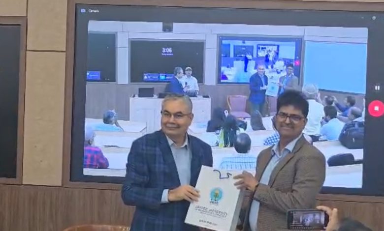 अंतरराष्ट्रीय शिक्षा में नई पहल: जे.यू.आई.टी. और साउथ डकोटा माइन्स का एमओयू, Accelerated Master’s Program में छात्रों को बड़ी सौगात अंतरराष्ट्रीय शिक्षा में नई पहल: जे.यू.आई.टी. और साउथ डकोटा माइन्स का एमओयू, Accelerated Master’s Program में छात्रों को बड़ी सौगात