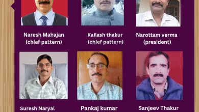 मोबाइल बैन पर शिक्षकों का विरोध, विभाग को दी आंदोलन की चेतावनी