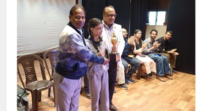 पहला स्थान दयानंद पब्लिक स्कूल की अक्षिता शर्मा को मिला