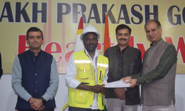 इंजीनियरिंग डे 2025 एपीजी यूनिवर्सिटी में उत्साहपूर्वक मनाया गया इंजीनियरिंग डे 2025 एपीजी यूनिवर्सिटी में उत्साहपूर्वक मनाया गया