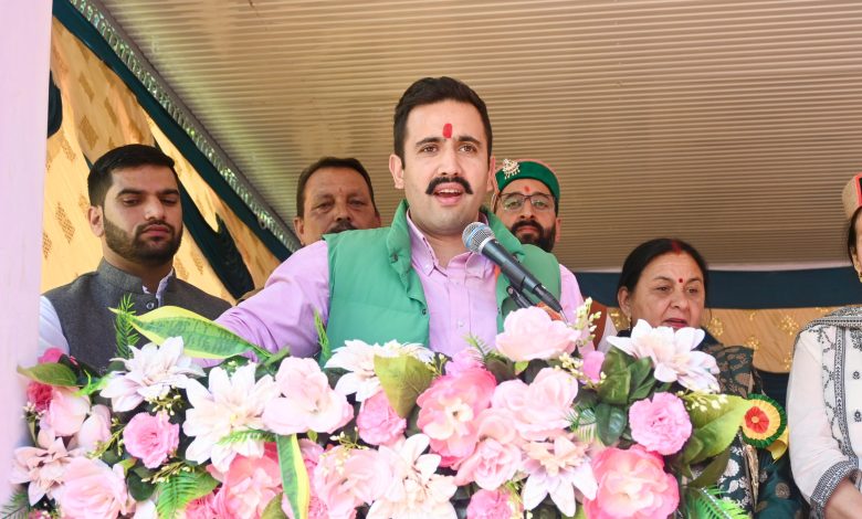 लोक निर्माण मंत्री विक्रमादित्य सिंह ने शिमला ग्रामीण में रखी विकास की नई नींव लोक निर्माण मंत्री विक्रमादित्य सिंह ने शिमला ग्रामीण में रखी विकास की नई नींव