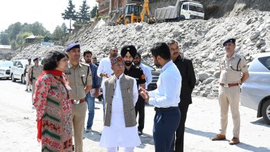 राज्यपाल शिव प्रताप शुक्ल ने मनाली में बाढ़ प्रभावित क्षेत्रों का किया निरीक्षण