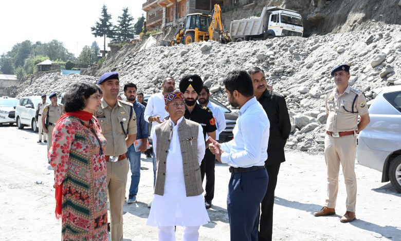 राज्यपाल शिव प्रताप शुक्ल ने मनाली में बाढ़ प्रभावित क्षेत्रों का किया निरीक्षण राज्यपाल शिव प्रताप शुक्ल ने मनाली में बाढ़ प्रभावित क्षेत्रों का किया निरीक्षण