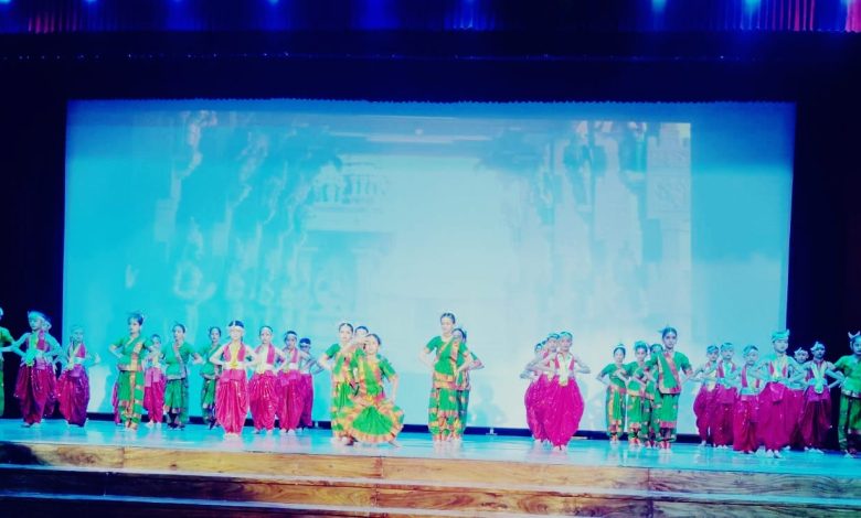 सेक्रेड हार्ट कॉन्वेंट स्कूल में “भारत दर्शन : एक सांस्कृतिक यात्रा” का भव्य आयोजन सेक्रेड हार्ट कॉन्वेंट स्कूल में “भारत दर्शन : एक सांस्कृतिक यात्रा” का भव्य आयोजन