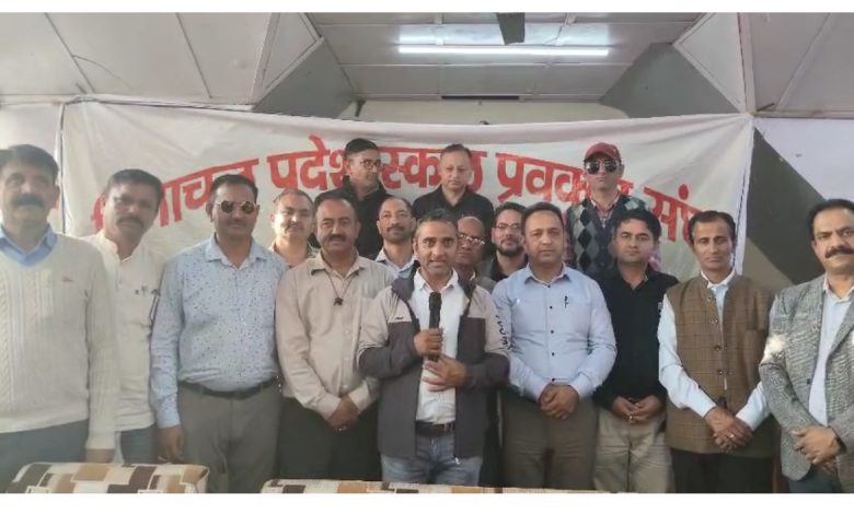 सीबीएसई स्कूलों में पढ़ाने के लिए शिक्षकों का अलग काडर ना बनाएं। सीबीएसई स्कूलों में पढ़ाने के लिए शिक्षकों का अलग काडर ना बनाएं।