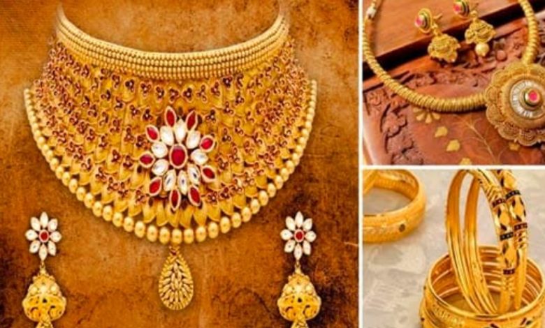 सोने के बढ़ते दामों से मध्यम वर्ग बेहाल, अमीरों की बढ़ी बिस्किट ख़रीदारी सोने के बढ़ते दामों से मध्यम वर्ग बेहाल, अमीरों की बढ़ी बिस्किट ख़रीदारी