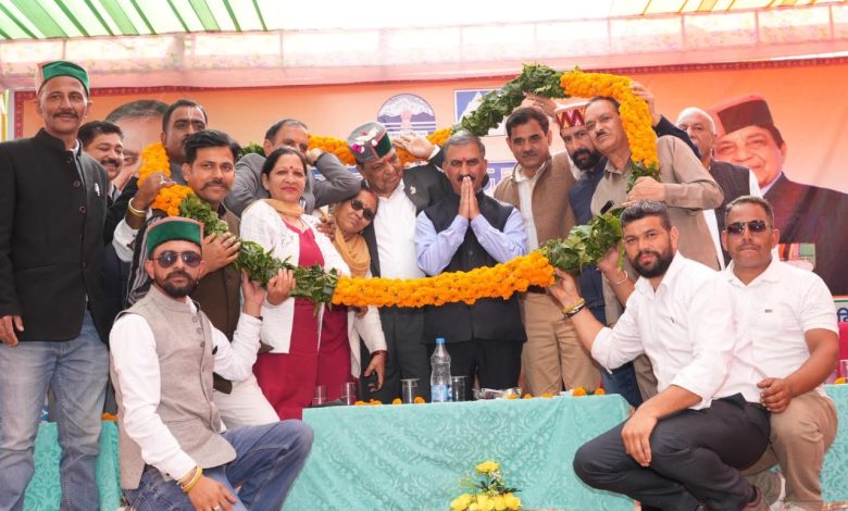 सीबीएसई स्कूलों के अध्यापकों का बनेगा अलग कैडरः मुख्यमंत्री सीबीएसई स्कूलों के अध्यापकों का बनेगा अलग कैडरः मुख्यमंत्री