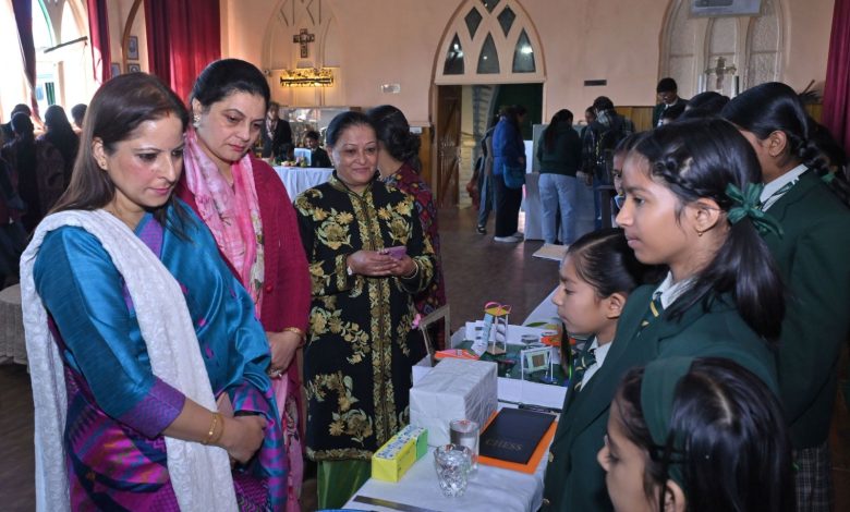 शिक्षा, नवाचार , छात्रों की रचनात्मकता का परिचय देती प्रर्दशनी शिक्षा, नवाचार , छात्रों की रचनात्मकता का परिचय देती प्रर्दशनी