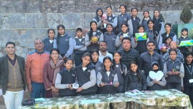 मास्टर ट्रेनर सोनिका ने कथोग स्कूल में छात्रों को आर्ट एंड क्राफ्ट की दी जानकारी