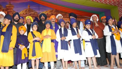 गुरु तेग बहादुर शहीदी शताब्दी पर निकला भव्य नगर कीर्तन, सिख कलाकारों ने दिखाए गतका के अद्भुत करतब