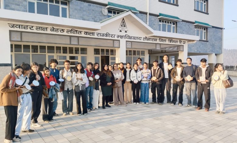 जवाहरलाल नेहरू फाइन आर्ट्स कॉलेज में लिप्पन कला कार्यशाला का सफल आयोजन