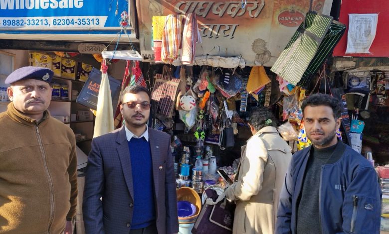 EXCLUSIVE; शिमला में फ्लाइंग स्क्वॉड की कार्रवाई, COTPA Act के तहत 5400 रुपये का चालान EXCLUSIVE; शिमला में फ्लाइंग स्क्वॉड की कार्रवाई, COTPA Act के तहत 5400 रुपये का चालान