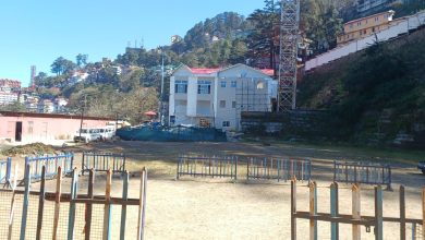 ऐतिहासिक आईस स्केटिंग रिंक में स्केटिंग का सत्र शुरू करने के लिए तैयारियां शुरू