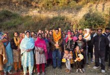 कियारी से खिन्ना तक सड़क बनेगी जल्द — डॉ. कर्नल संजय शांडिल ने बांजनी पंचायत में ग्रामीणवासियों को दिया भरोसा” कियारी से खिन्ना तक सड़क बनेगी जल्द — डॉ. कर्नल संजय शांडिल ने बांजनी पंचायत में ग्रामीणवासियों को दिया भरोसा”