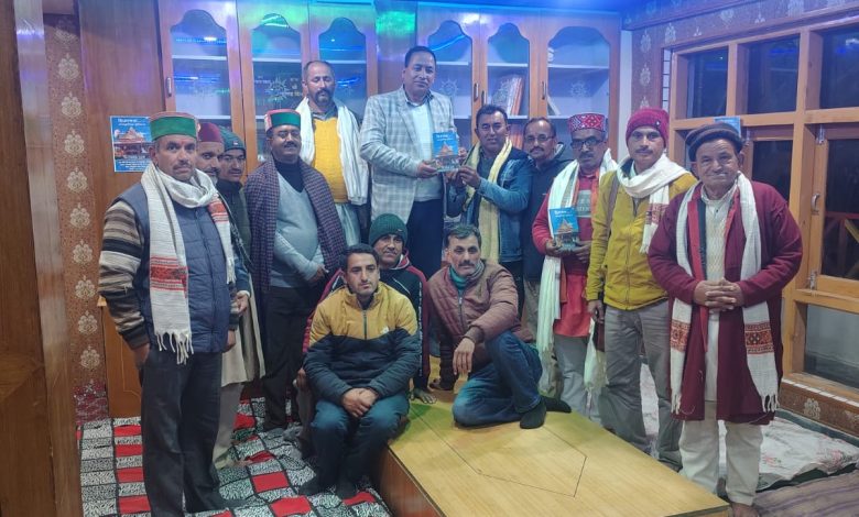 हरिपुरधार में आयोजित हुई अभूतपूर्व साहित्यक संगोष्ठी