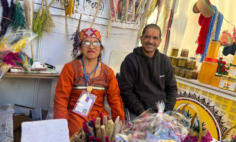 असर विशेष : ड्राई फ्लावर के रंगों की मुस्कान के पीछे ये उदासी क्यों