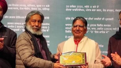 एस आर हरनोट आधार साहित्य सम्मान से सम्मानित