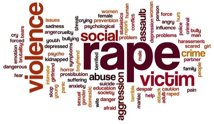 कानून की किताब और ज़मीनी हक़ीक़त के बीच फँसी भारतीय महिला