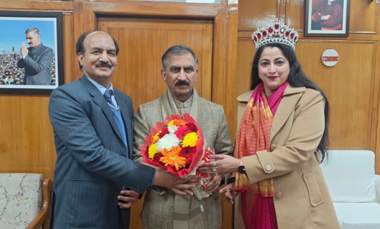 जनसेवा से ग्लैमर तक: पूनम ठाकुर की सफलता पर मुख्यमंत्री की सराहना