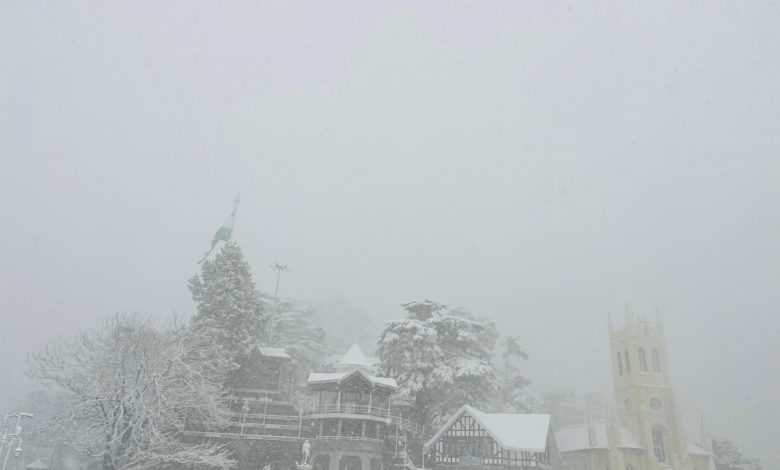 टूटा सब्र “ शिमला में बिखरी सफेद चाँदी “